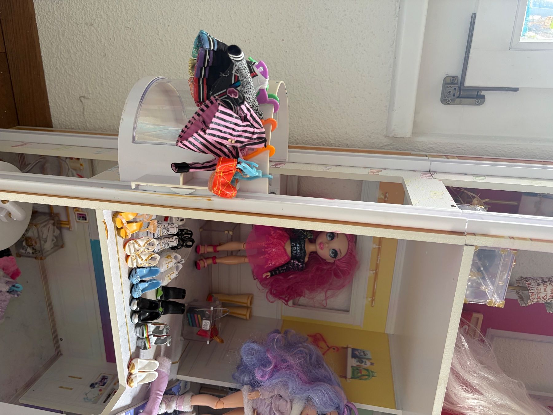 MGA Case e mobili per bambole: Rainbow High Doll House with Accessories Used Condition – Usato da Obfelden venduto da Anne55 4