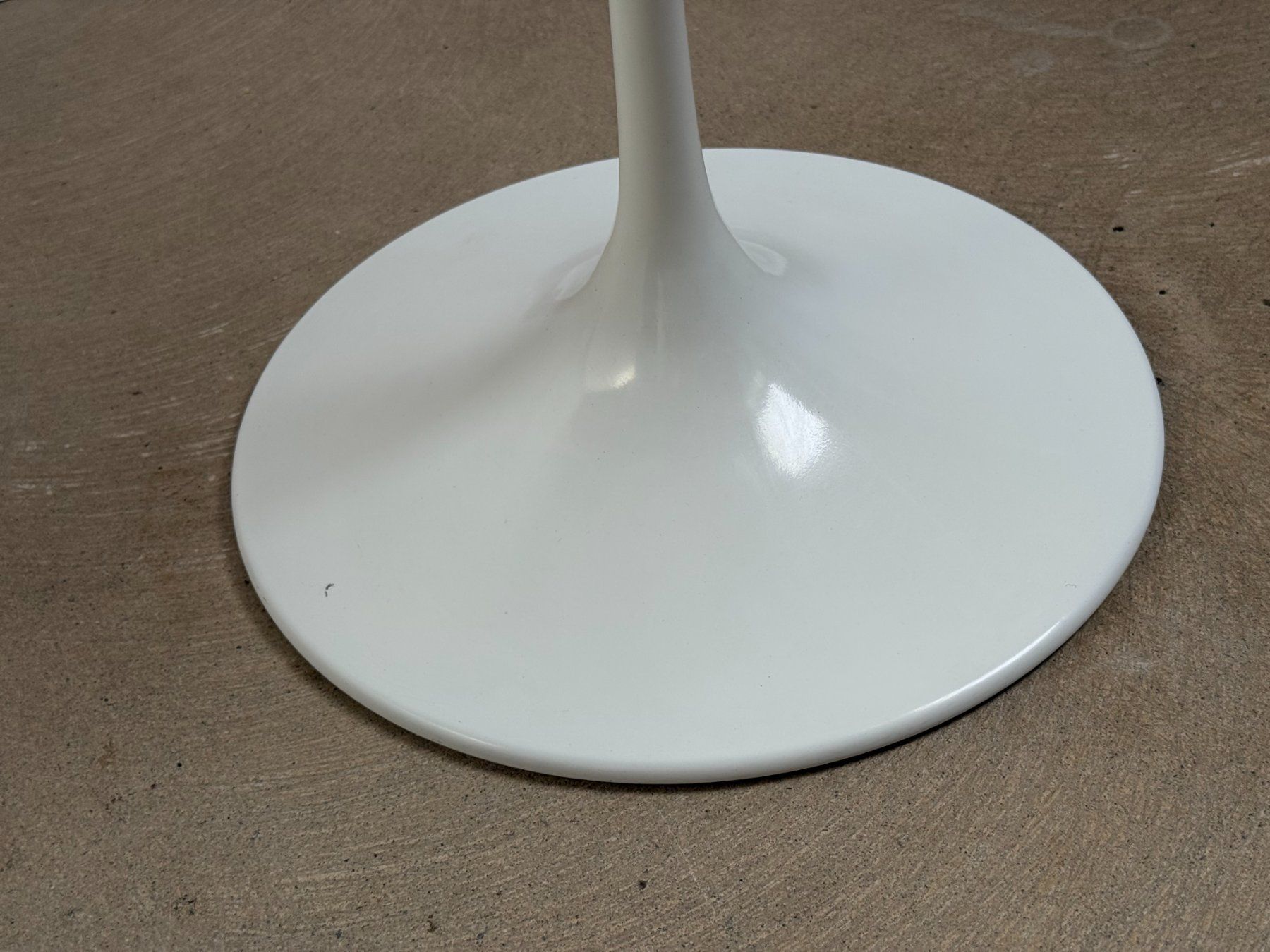 Knoll Tavoli: Knoll Tulip Side Table Marmor // Eero Saarinen – Usato da Schinznach-Dorf venduto da mix 3