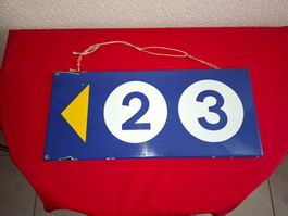 Emailschild , Hinweisschild Perron von Bahnhof Frauenfeld