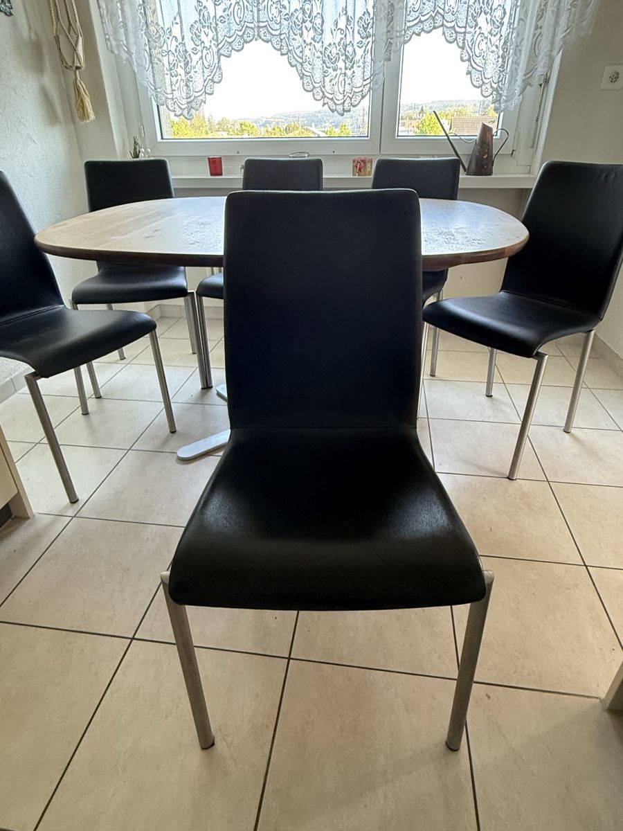Set di tavolo e panche: Esstisch mit 6 Stühlen, Holz, Leder – Usato da Ehrikon venduto da Mmeite 4