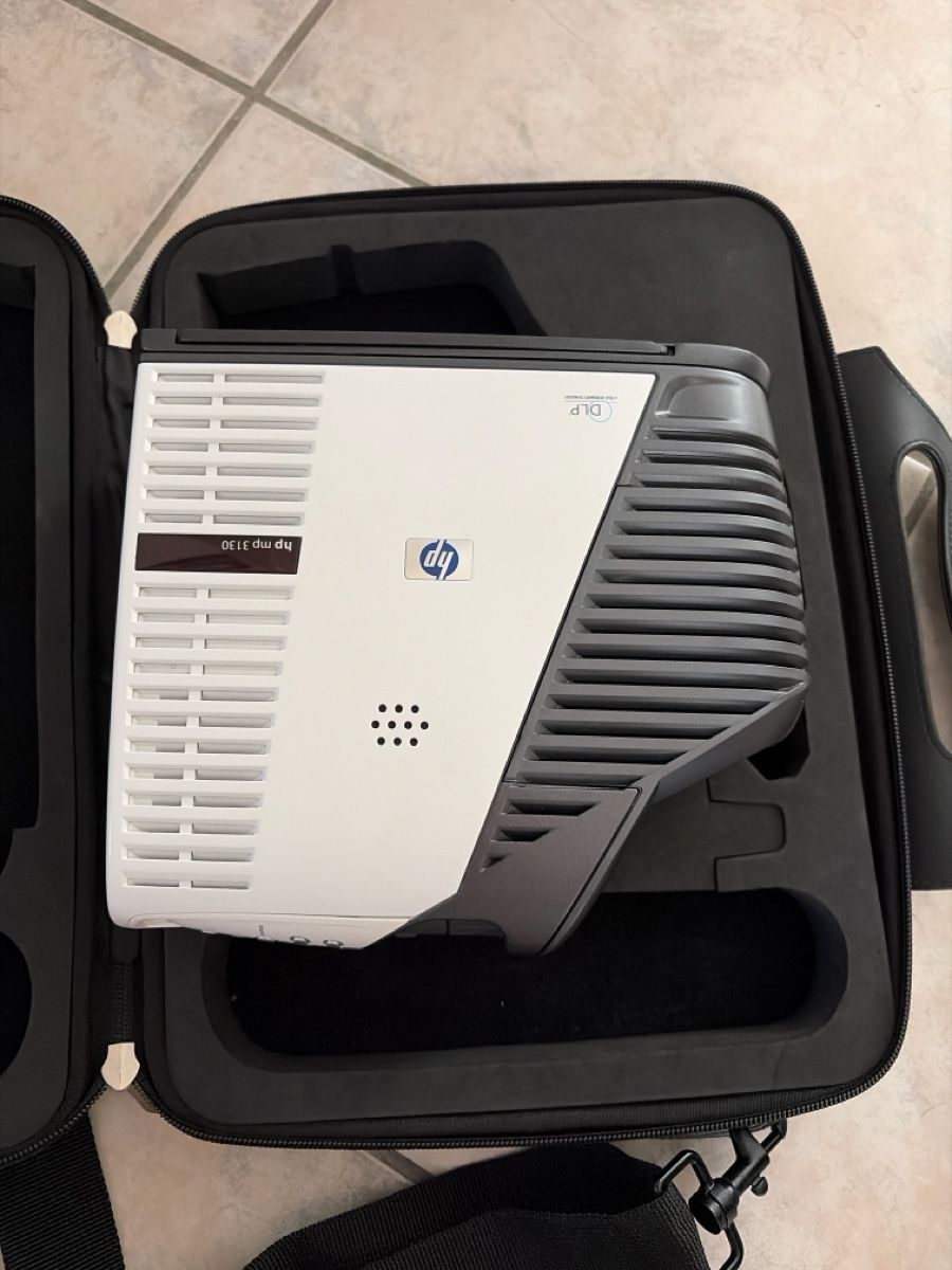 Hewlett Packard Proiettori: HP Digital Projector MP3130 mit Tasche, Kabeln und Dokumente – Usato da Basel venduto da Bella-94 2