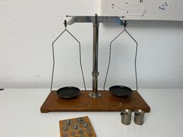 Apothekerwaage, anfangs 1950er-Jahre, mit Original Gewichten