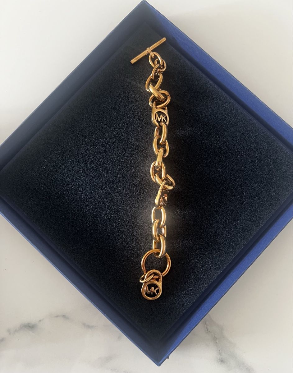 Armbänder & -reifen: Schönes Michael Kors Armband, Gold – Gebraucht aus Spreitenbach von model05 1