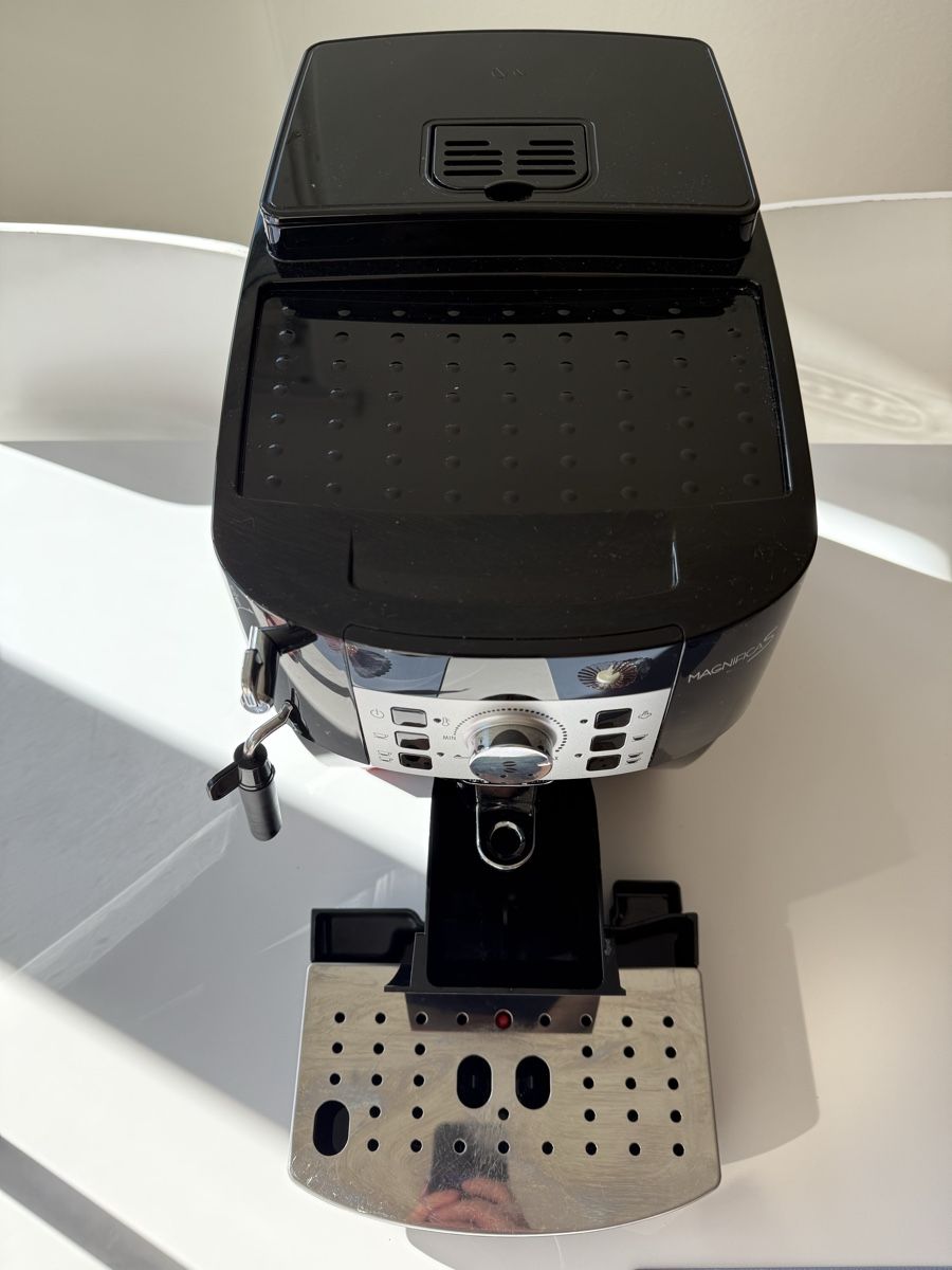De'Longhi Kaffeemaschinen & Espressomaschinen: DeLonghi Magnifica S Bean to Cup Coffee Machine, Black – Gebraucht aus Zürich von pie_vn8q 1