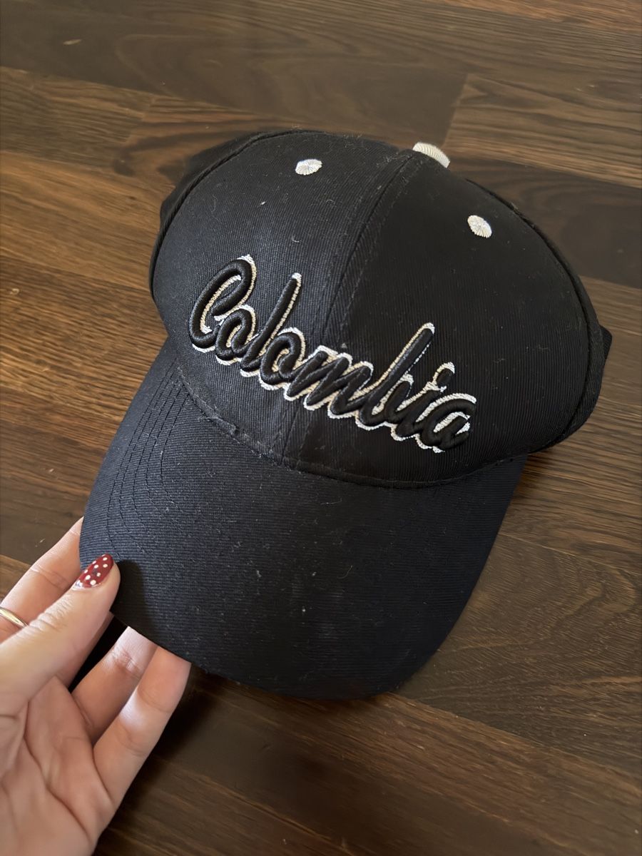 Copricapi, berretti & cappellini: Baseball Cap Colombia Black Adjustable Strap Unisex – Usato da Zürich venduto da Rochfordevelyn