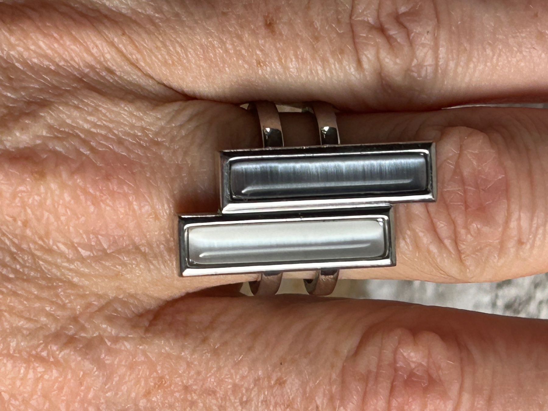 Ringe: Ring grau-weiss (Grösse 54) – Gebraucht aus Laufen von Bellebellezza