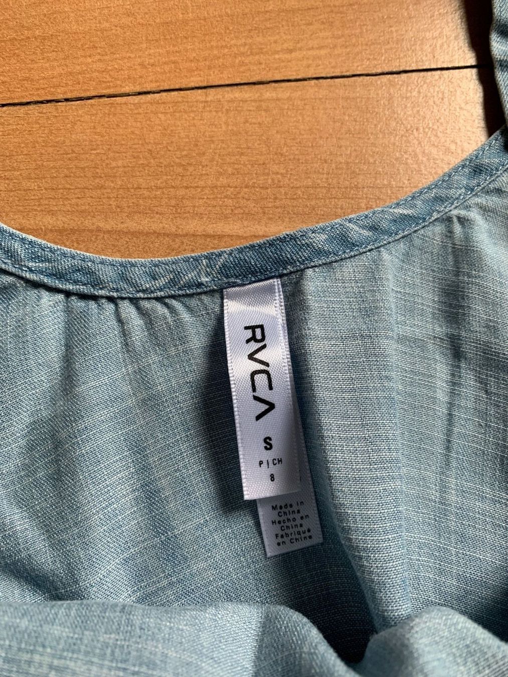 Tops: RVCA - Jeanstop hellblau S – D'occasion à Zürich par Diazaio 4