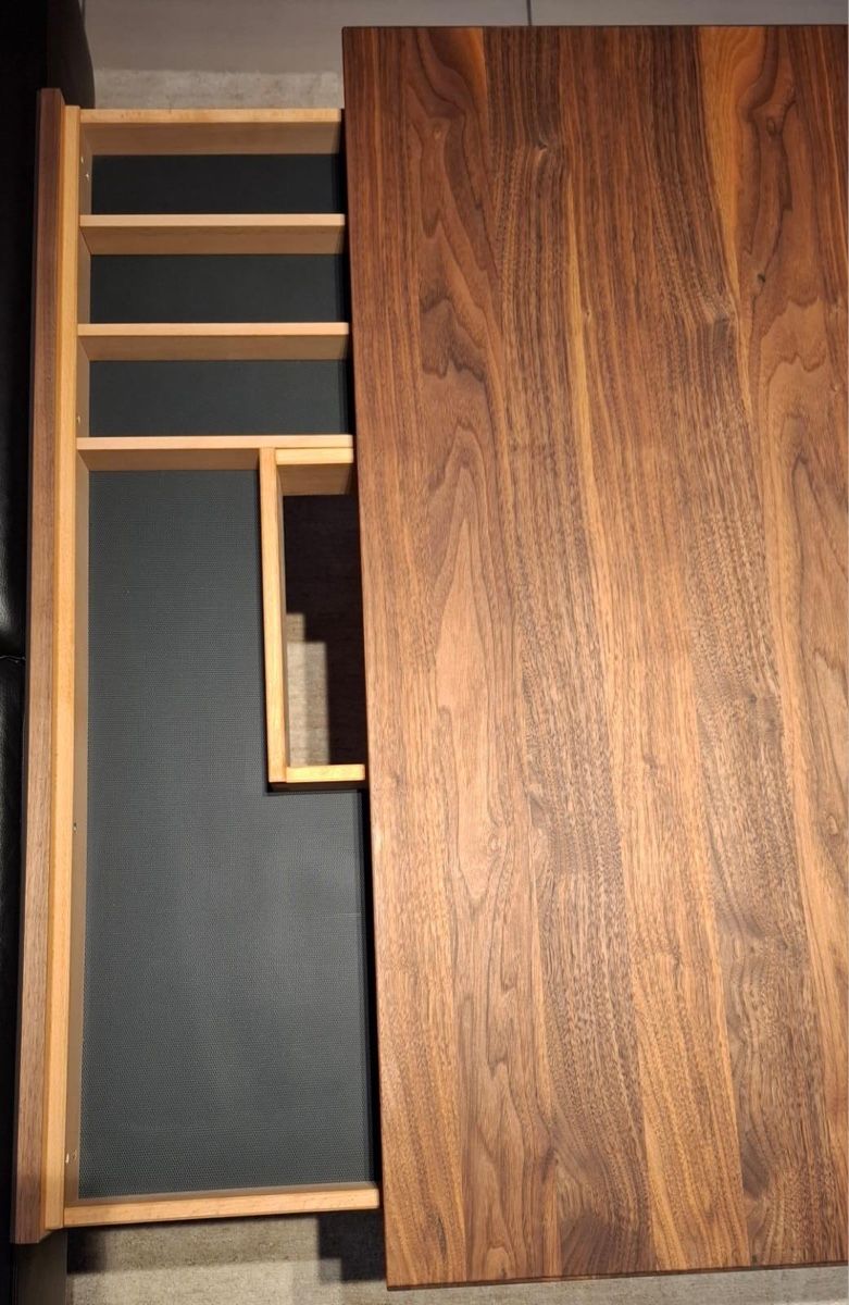 Team7 Tavoli: Table basse carrée design en noyer Team 7 – Usato da Lausanne venduto da TayD 3