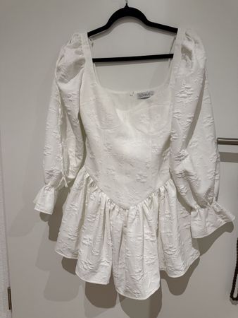 Kleid Sovaye weiss mit Strukturmuster Grösse S neuwertig