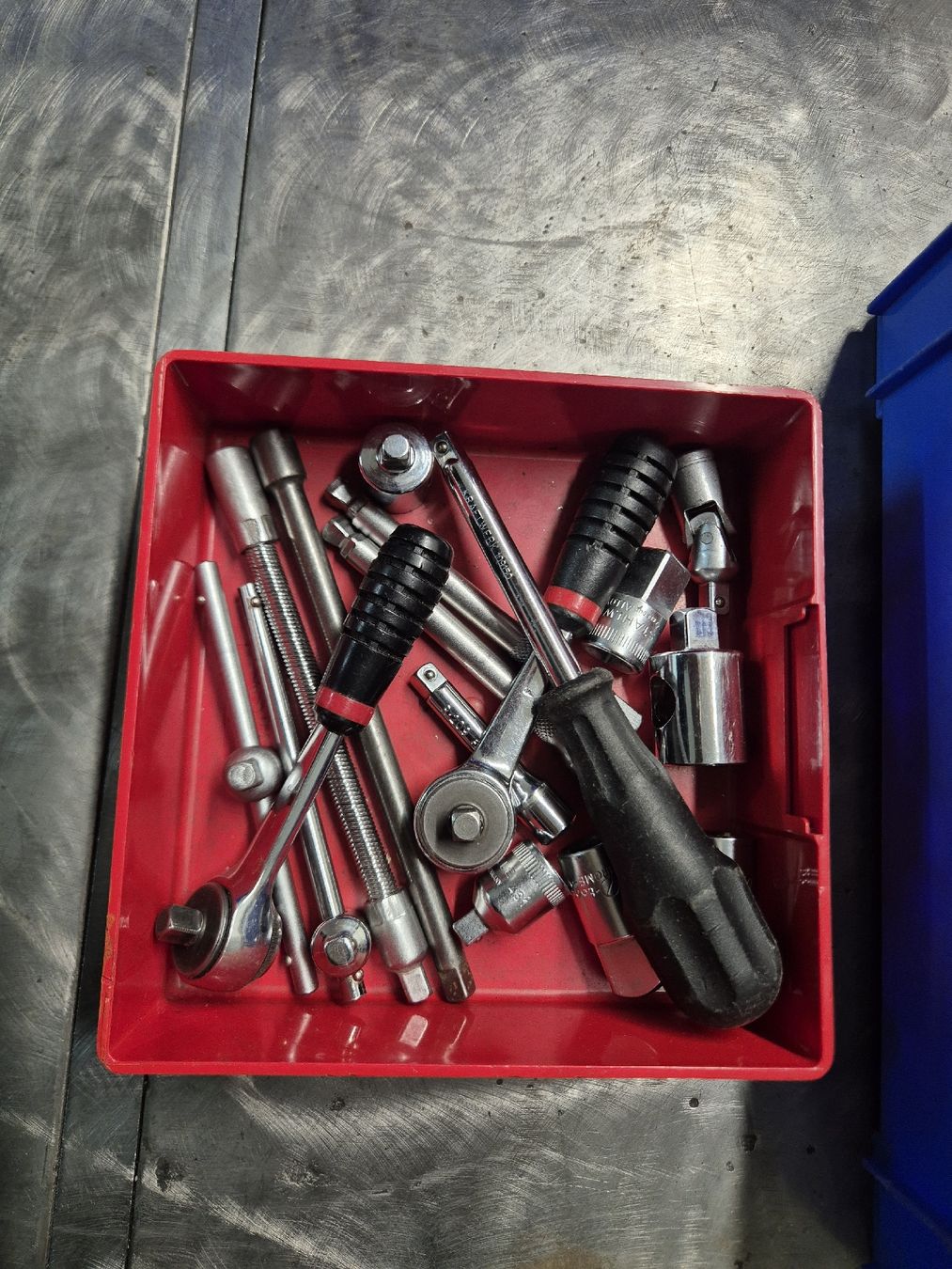 Alle Werkzeuge: clés à douille , rallonges divers  – Gebraucht aus Le Locle von CHEGUA 3