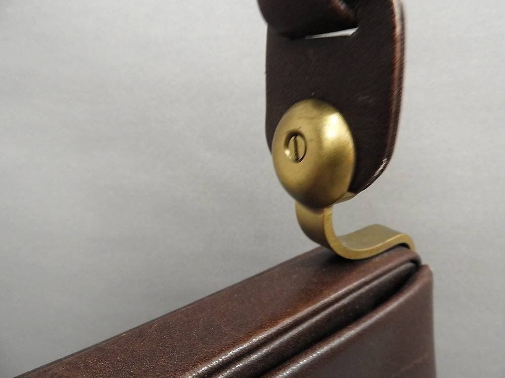 Borse da donna: Vintage Handtasche Leder / Messing. Braun. – Usato da Winterthur venduto da Spur1 4