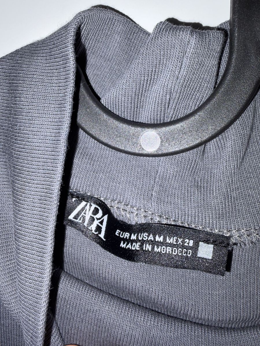 Zara Top: Body col roulé gris manches courtes – Usato da Monthey venduto da Sevdije.Kololli 1