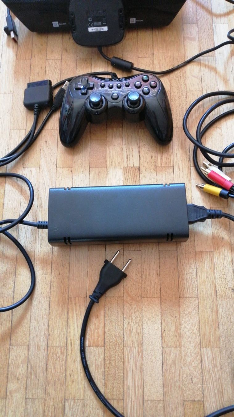 Microsoft Console: Xbox 360 + Kinect, manette compatible, kit conduite, 21jeux – Usato da Genève venduto da tremmetri 1