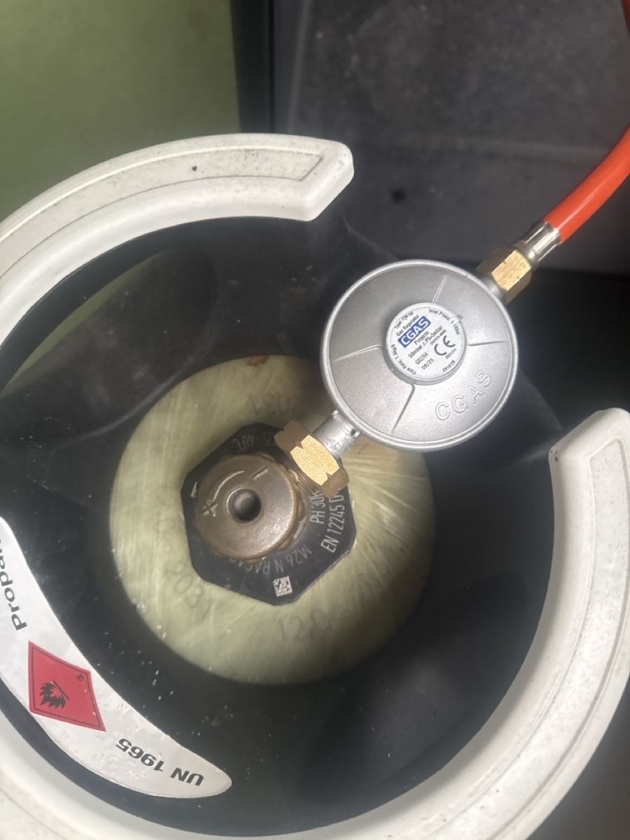 Apparecchiature e tecnologia a gas: Gasflasche Flaschengas Kunststoff  – Usato da Emmenbrücke venduto da Vedri90_ 2