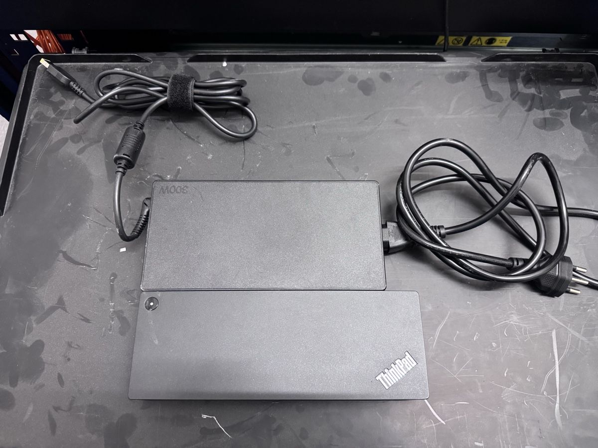 Lenovo Dockingstation: Lenovo ThinkPad Thunderbolt 4 Workstation Dock 40B0 + alimen – Gebraucht aus Neuchatel von breadbox