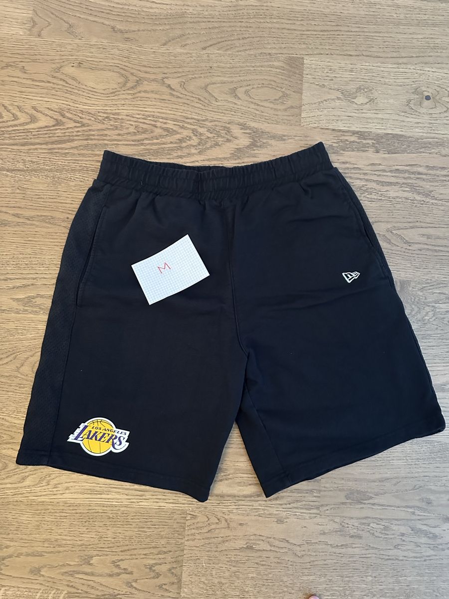 Pantaloni: Lakers Shorts New Era – Usato da Chur venduto da Svenja_83