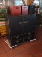 Schwarze Kommode mit Türen zweiseitig