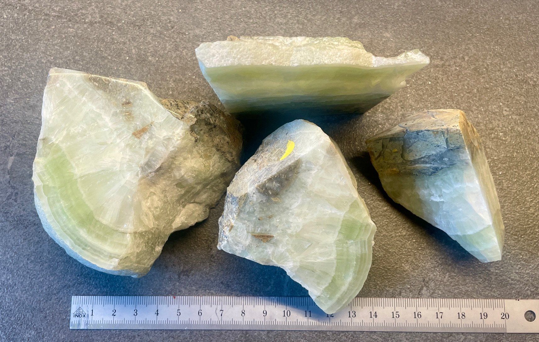 Minerali & Pietre curative: TARASPIT Eigenfunde aus dem Unterengadin – Usato da Scuol venduto da SAK