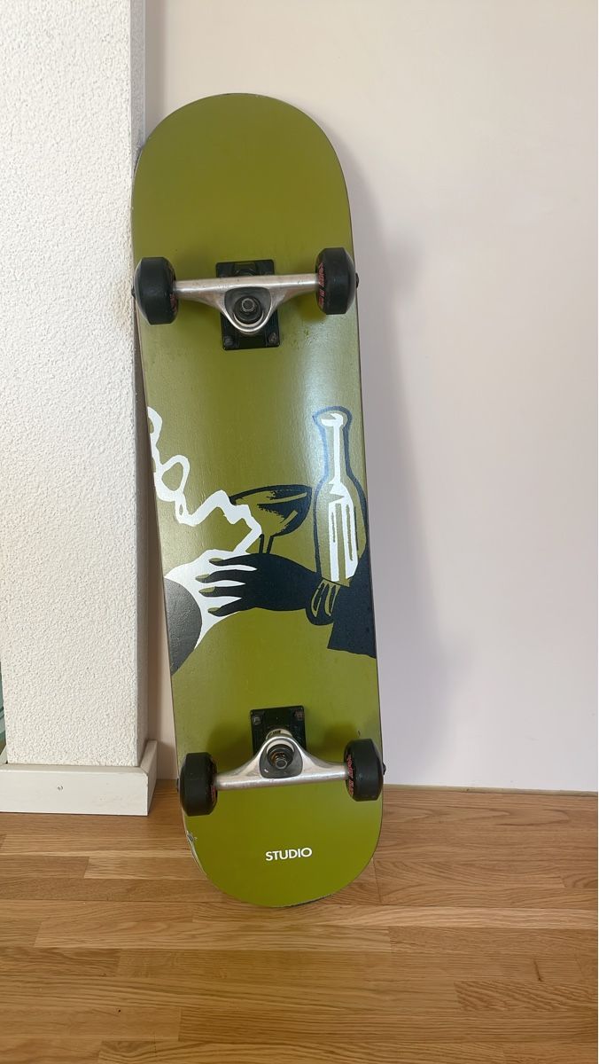 Skateboards: Cooles Studio Skateboard, neuwertig, super Design! – Usato da Teufen AR venduto da evi_77q5