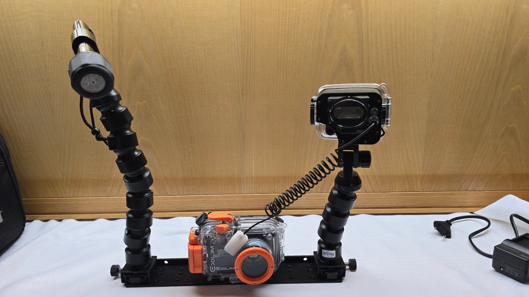 Lampade & Macchine fotografiche: Fantasea Unterwasser System mit Strobe / Lampe und Exilim – Usato da Thalwil venduto da pvk444