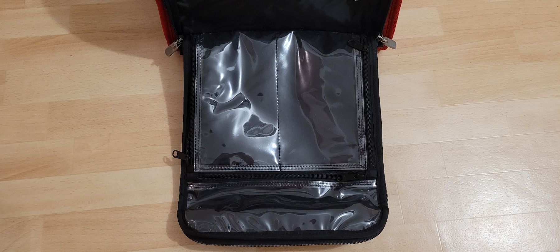 Custodie per cosmetici: Rote Reisetasche Beauty Case – Nuovo (secondo la descrizione) da Schwyz venduto da Vesparider01 8