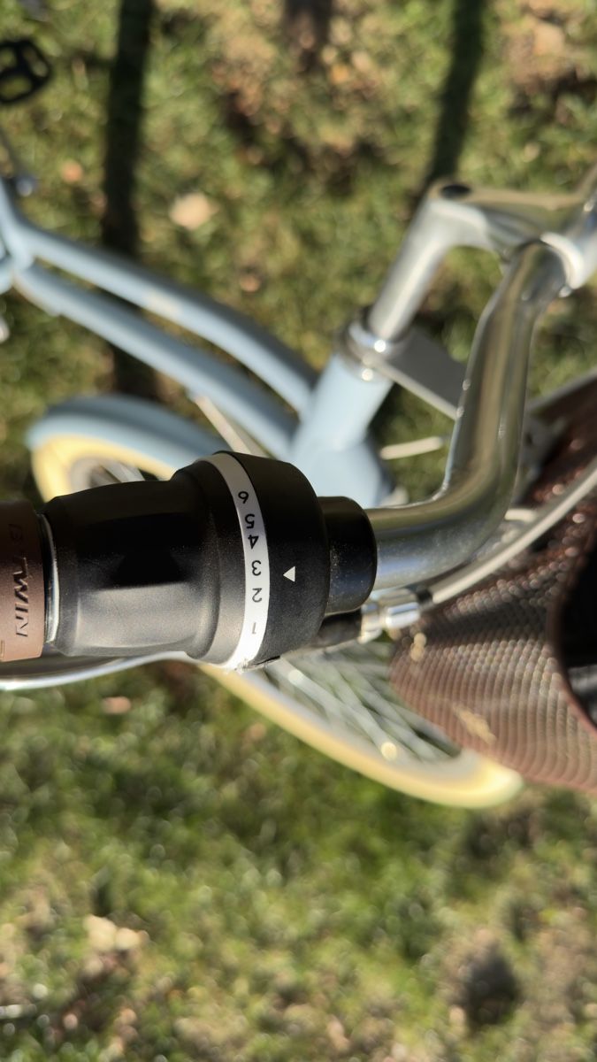Decathlon Vélos: Cityfahrrad hellblau mit Korb – D'occasion à Aathal-Seegräben par lavendelspray 3