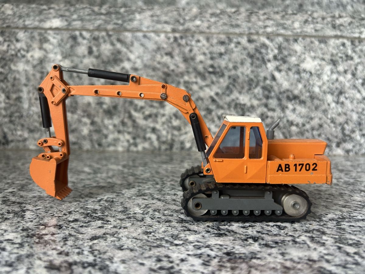 Escavatori: Atlas 1702 , 1:50 , NZG – Usato da Horw venduto da Tigercat635