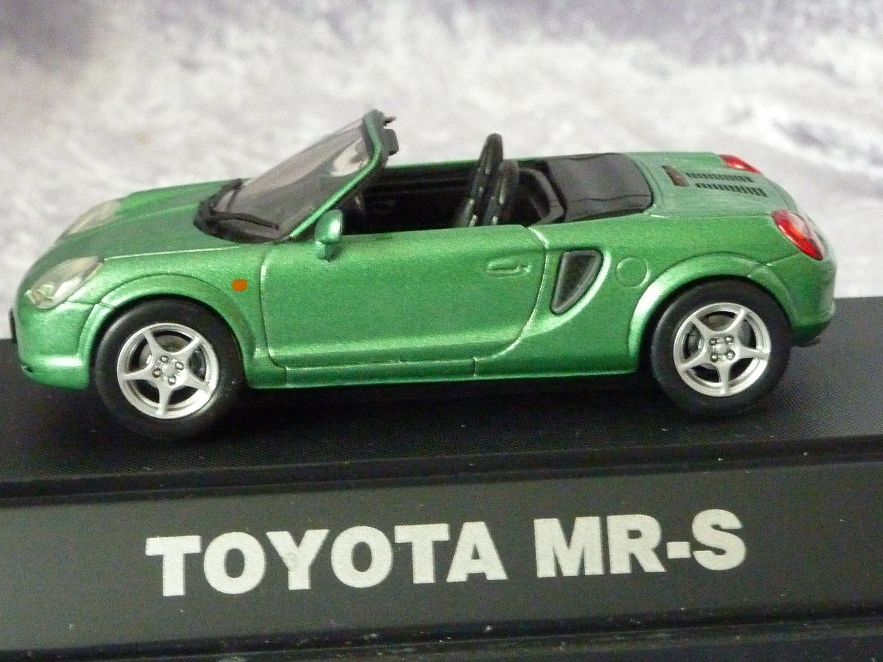 Toyota Modellini d'auto: Toyota MR2  1:43 – Nuovo e nell'imballaggio originale da Dürrenäsch venduto da modellautos4you 2