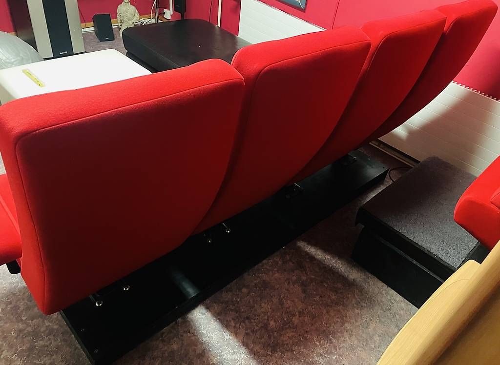 Sedie: Originalen 4 Multiplex-Kino-Stühlen  – Usato da Luzern venduto da Dali-T 4