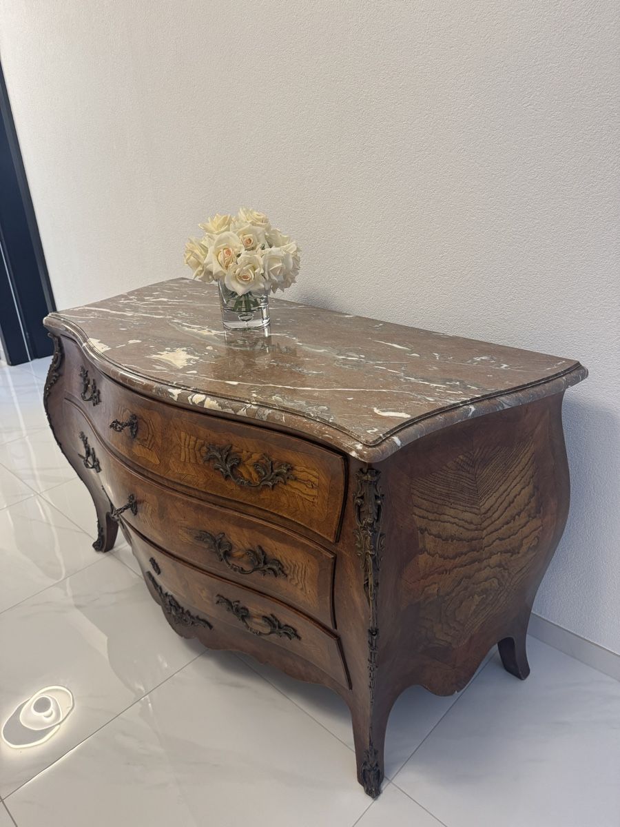 Kommoden: Ancienne commode  – Gebraucht aus St-léonard von LUXURYCOQUOZ 1