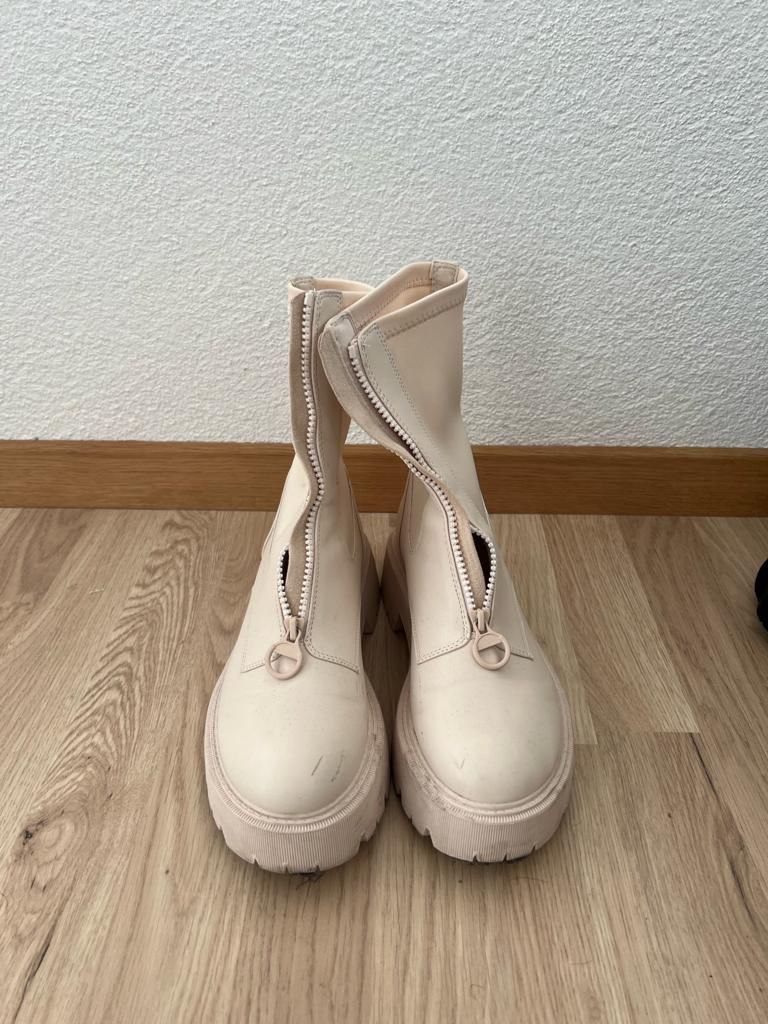 Bershka Scarpe da donna: Cream Boots - EU 39 – Usato da Zürich venduto da llor.dell