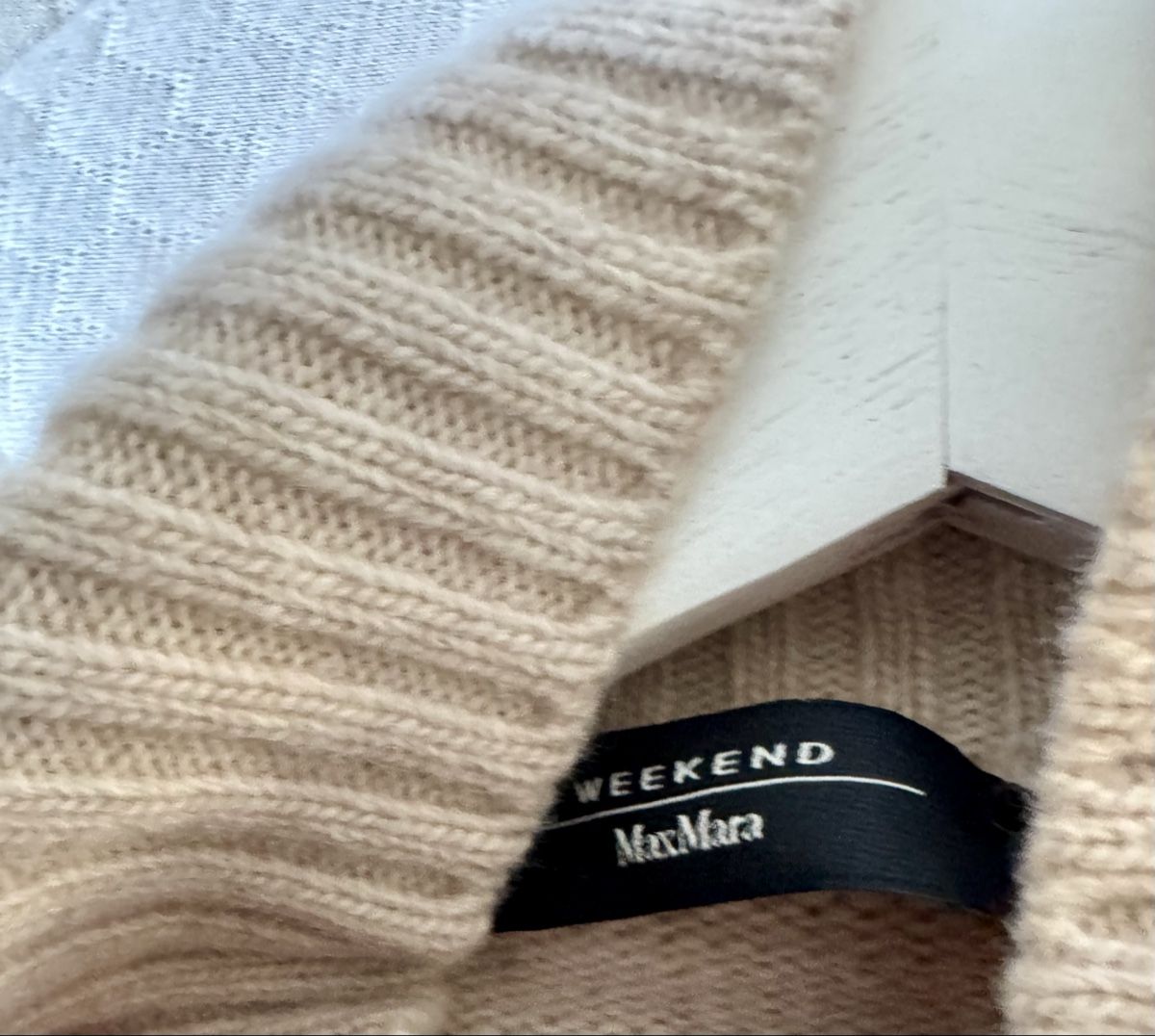 Max Mara Maglioni & Felpe: Max Mara sweater  – Usato da Männedorf venduto da Clearskies 3