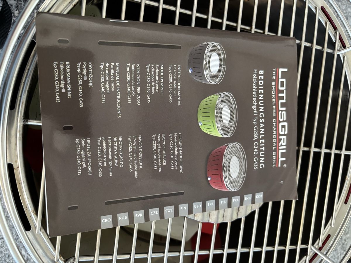 Grills: Lotus Holzkohlegrill – Gebraucht aus Büron von Singer19 6