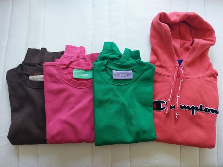 4 sweatshirts size M in pink, green, brown and coral