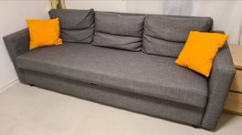 Graues Schlafsofa, gebraucht.