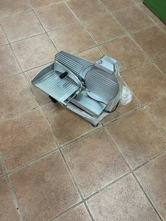 Cucine complete: Trancheuse à viande professionnel – Usato da Renens venduto da fre_25x2