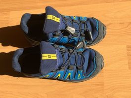 Chaussures de randonnée Salomon enfant taille 32 EUR. Bon...