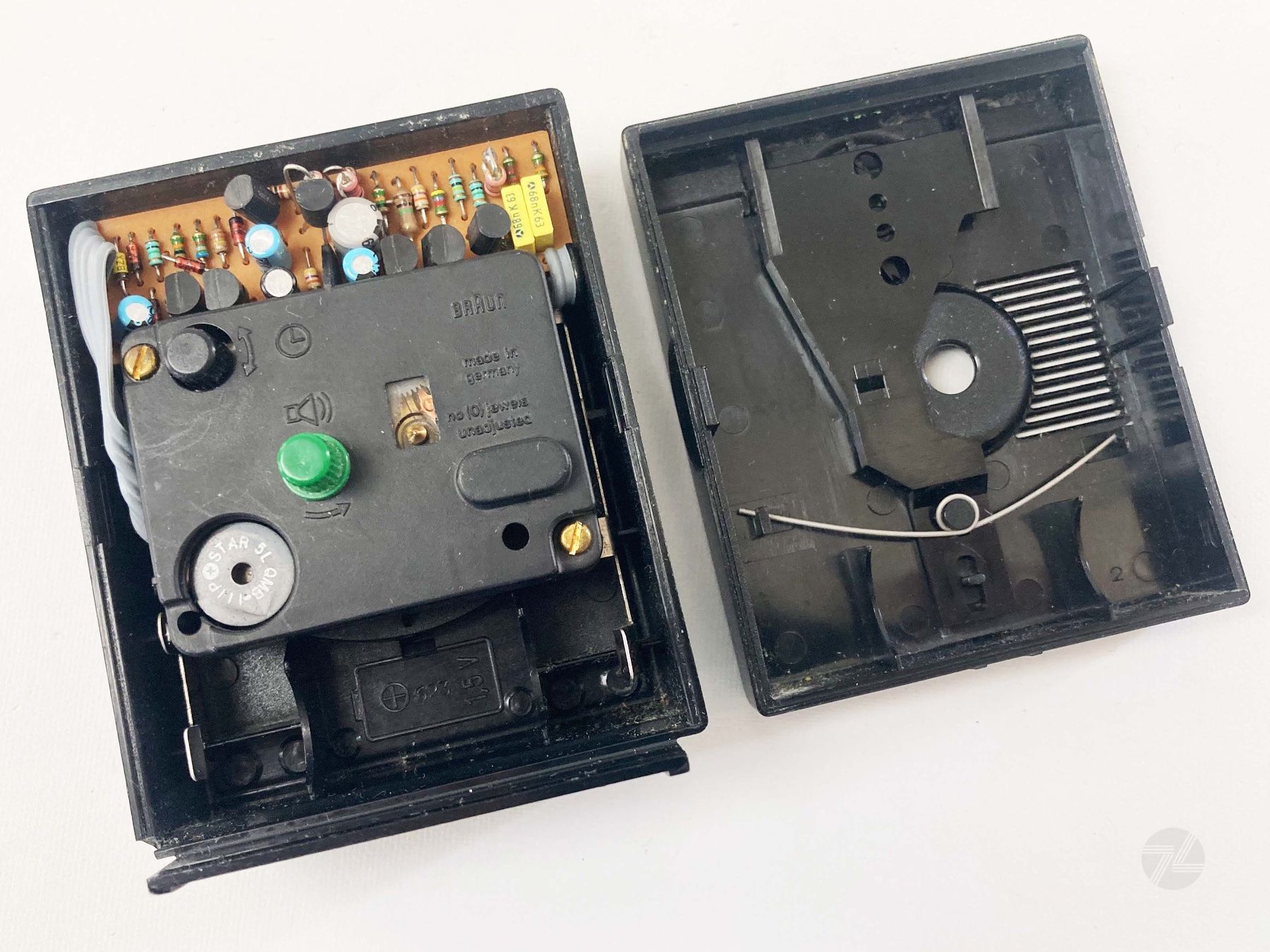 Braun Sveglie: Braun Voice Control Reisewecker Wecker Analog AB30vs Schwarz – Usato da Wetzikon ZH venduto da cyan74 2