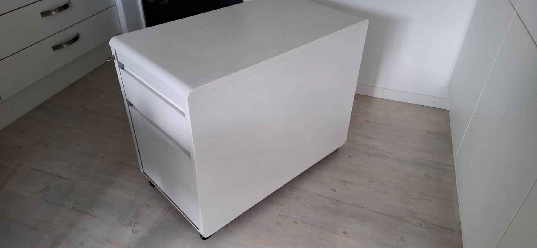 Korpus: Rollcontainer Vollholz, weiss, sehr stabil – Gebraucht aus Rudolfstetten von Bubu25 1