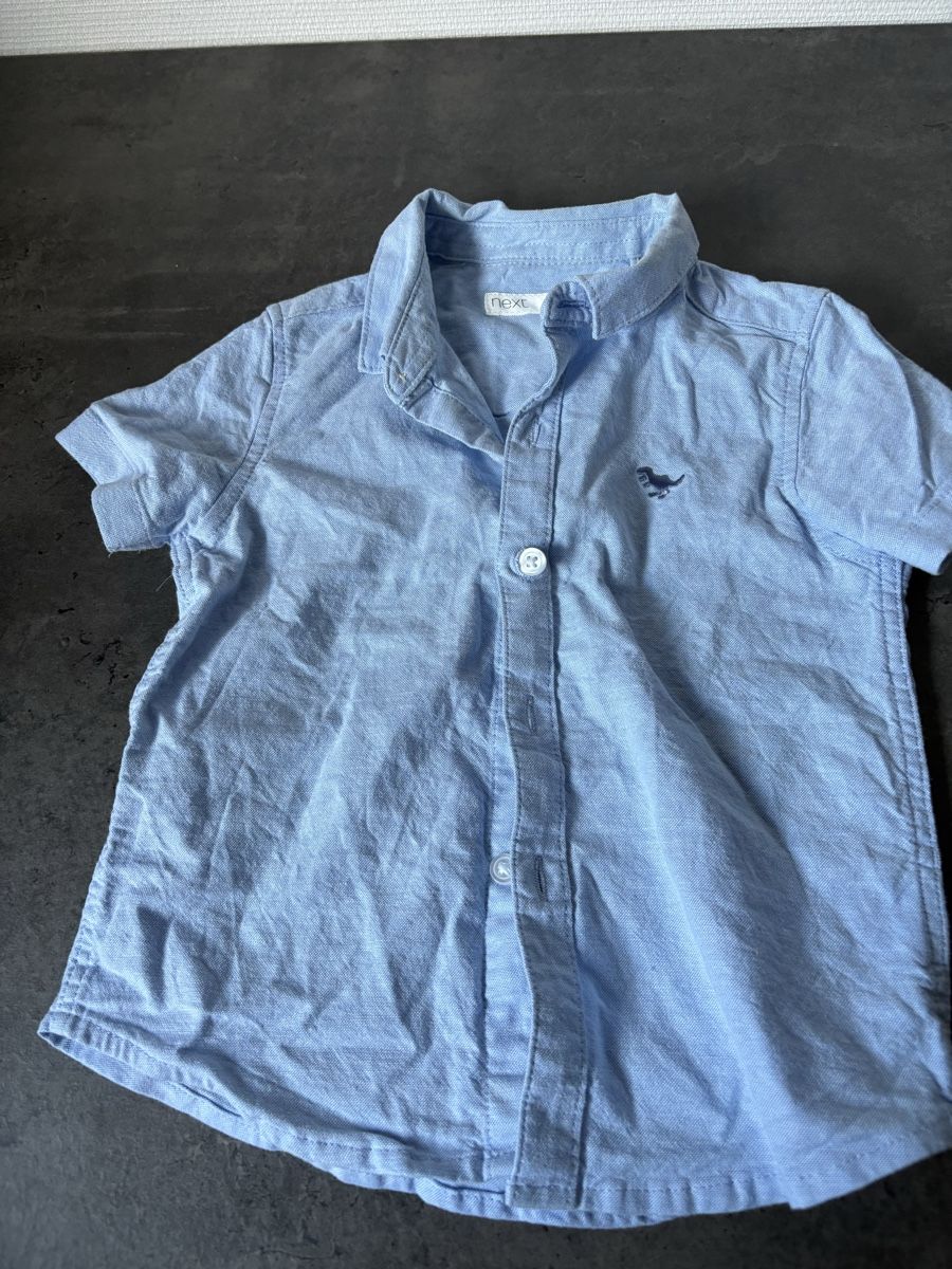 Chemises, Tops & T-shirts: Kinder Hemd kurzarm hellblau Grösse 72-80 – D'occasion à Pratteln par Shoppingqueen1983
