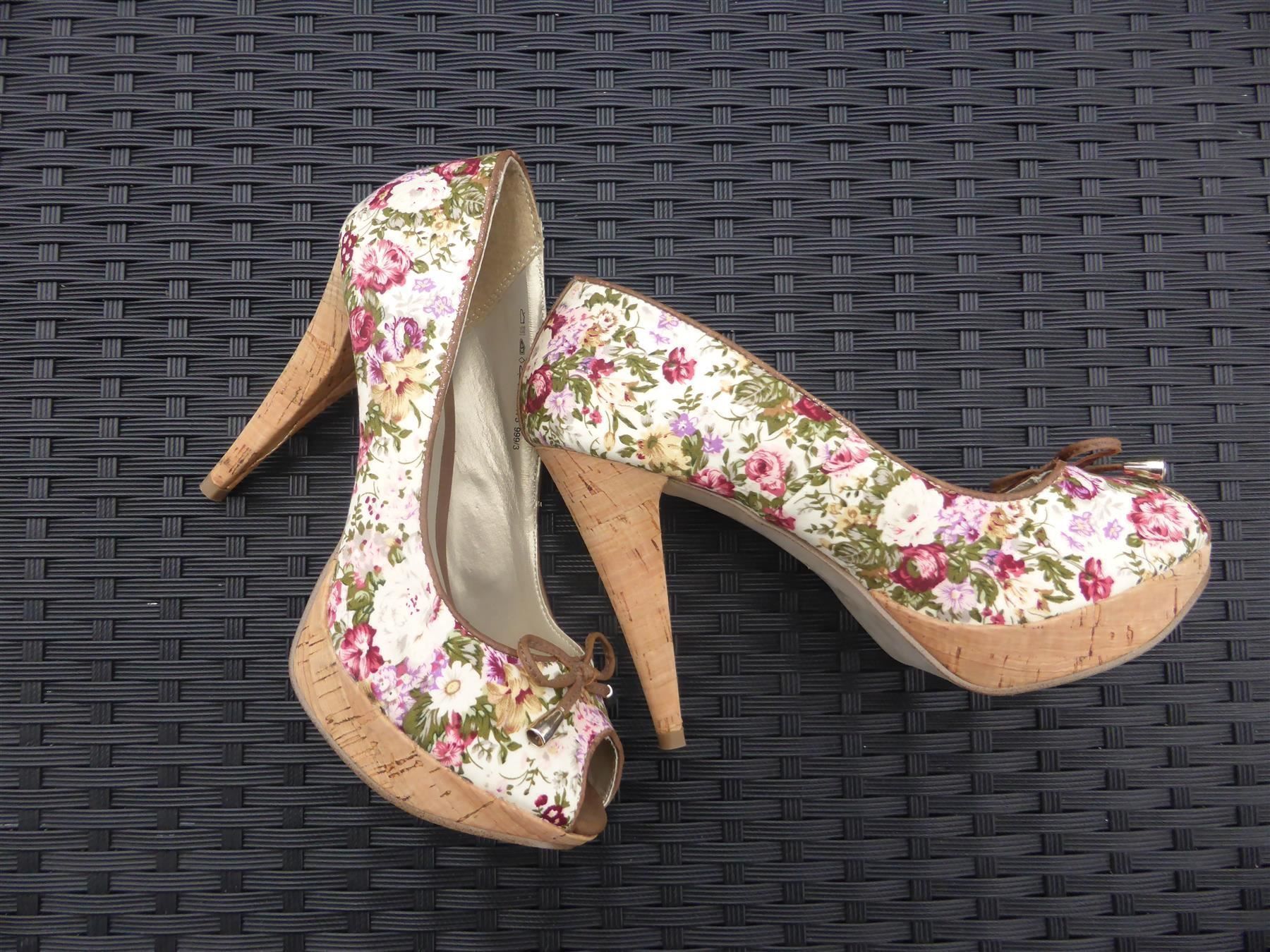 Scarpe da donna: High Heels / Pumps, blumig, Gr.38 – Usato da Schübelbach venduto da Dolly990_2 1