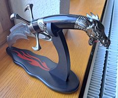 Dague dragon fantastique sur support bois