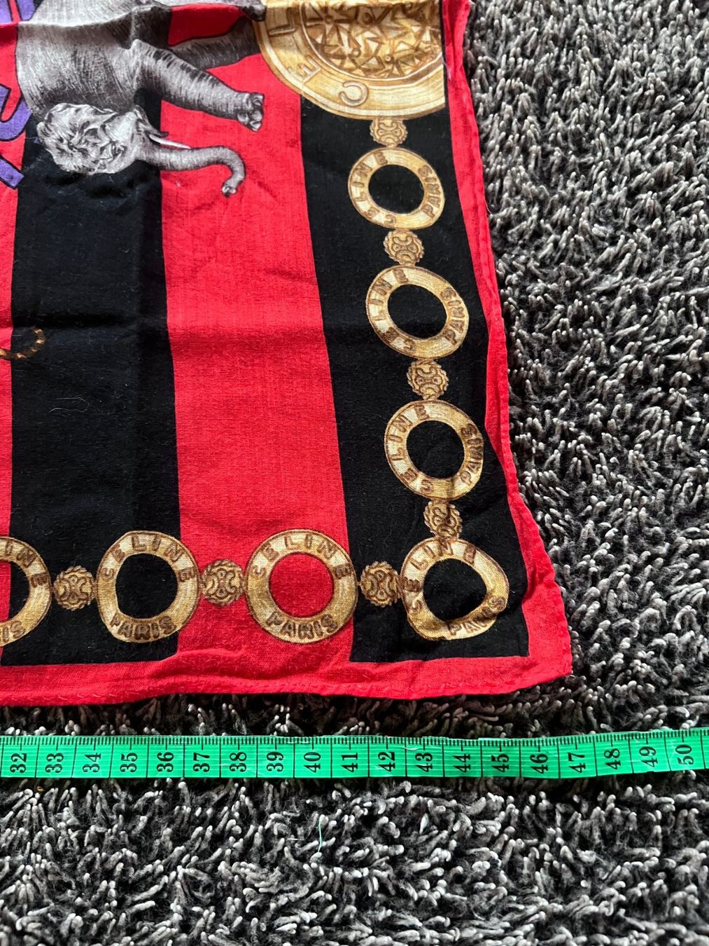 Fendi Foulard & Sciarpe: Celine Tuch Circus Print Rot Schwarz Baumwolle – Usato da Winterthur venduto da Dejv 2