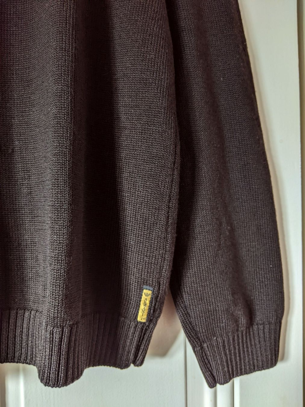 Armani Pullover & Sweatshirts: ARMANI JEANS : Pull marron foncé M-L – Neu und originalverpackt aus Petit-Lancy von lilycerise 4
