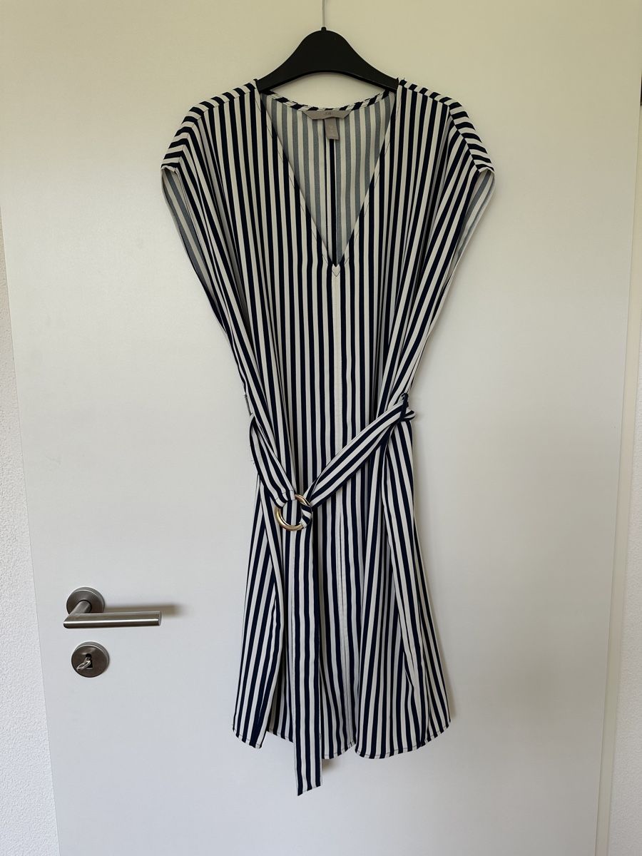 H&M Kleider: Chic Summer Dress - H&M - Size 38 – Gebraucht aus Staufen von nad_7jgp