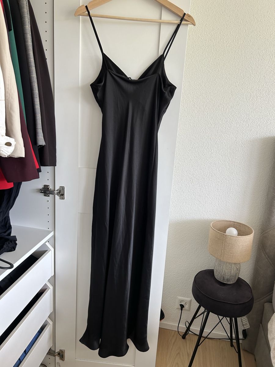 Zara Vestiti: Zara – Schwarzes Satin Maxikleid – Nuovo (secondo la descrizione) da Zürich venduto da emi_5nw2 1