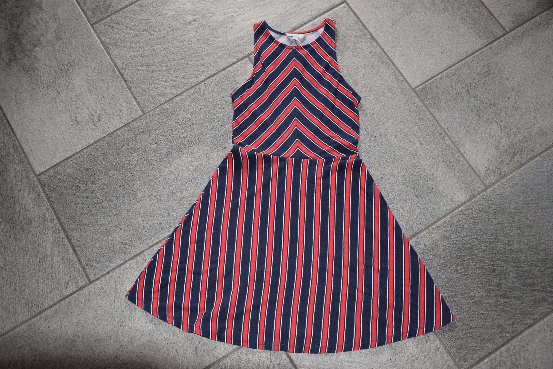 Vestiti & Gonne: Mädchen Kleid gr. 152 (S) – Usato da Mezzovico venduto da finsteraar