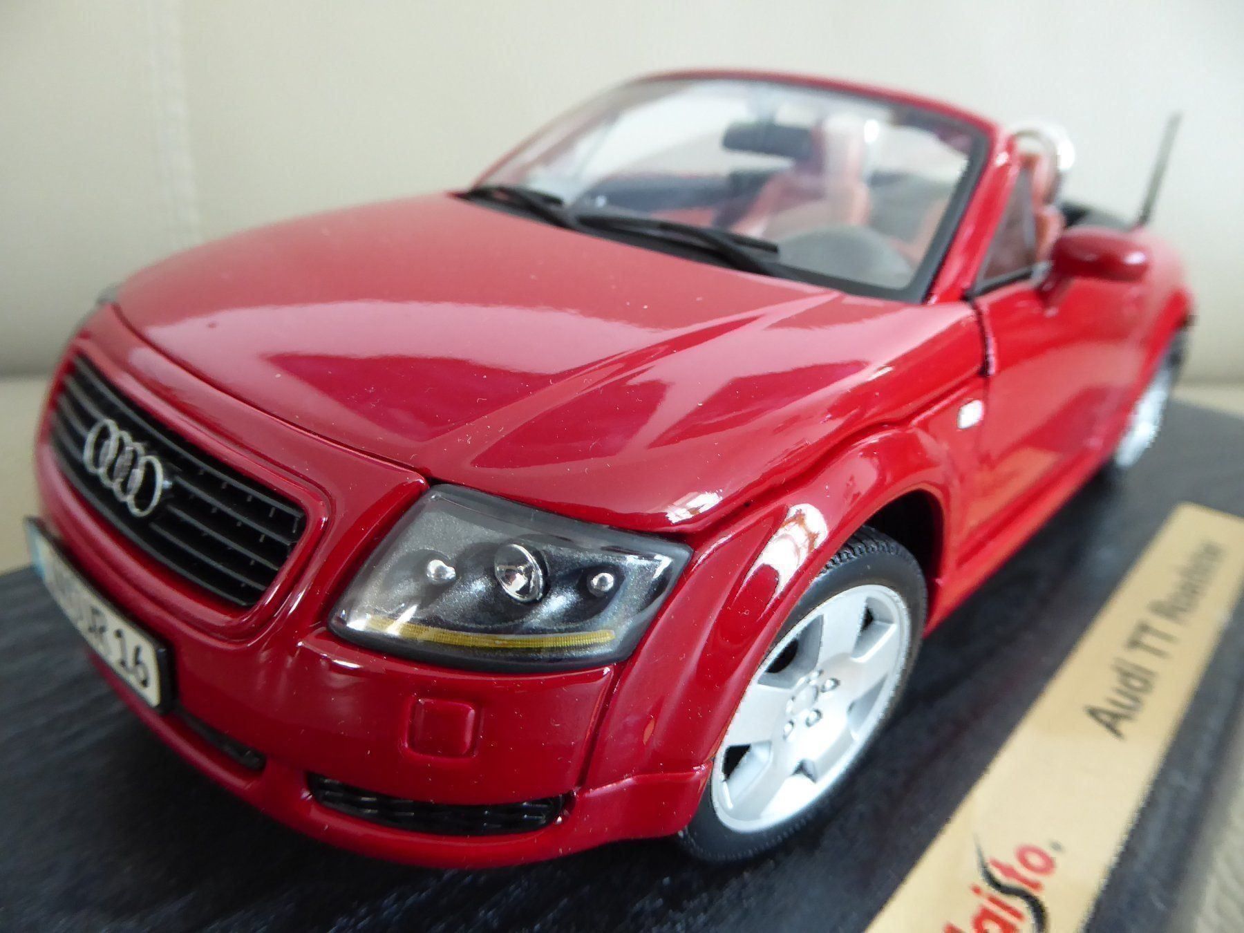 Audi Modellautos: Audi TT Roadster 1:18 – Neu (gemäss Beschreibung) aus Hettlingen von Zambole 4