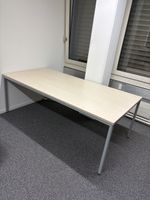 Grosser Bürotisch / Schreibtisch 200 × 100 cm – helles Holz