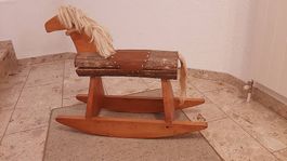 Schaukelpferd aus Holz Schaukel